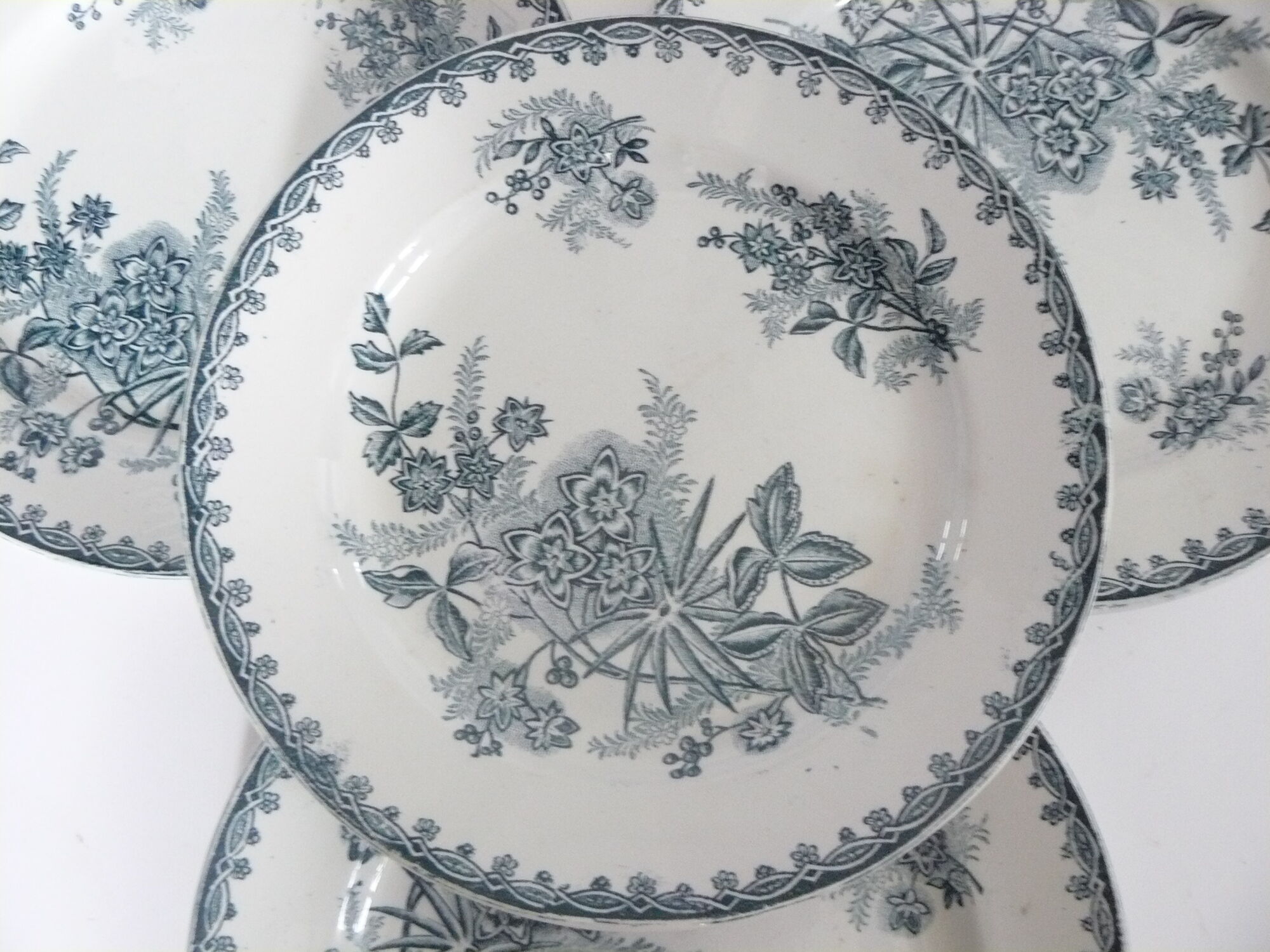 Set of 4 dessert plates. Land of iron, model Margot st Amand