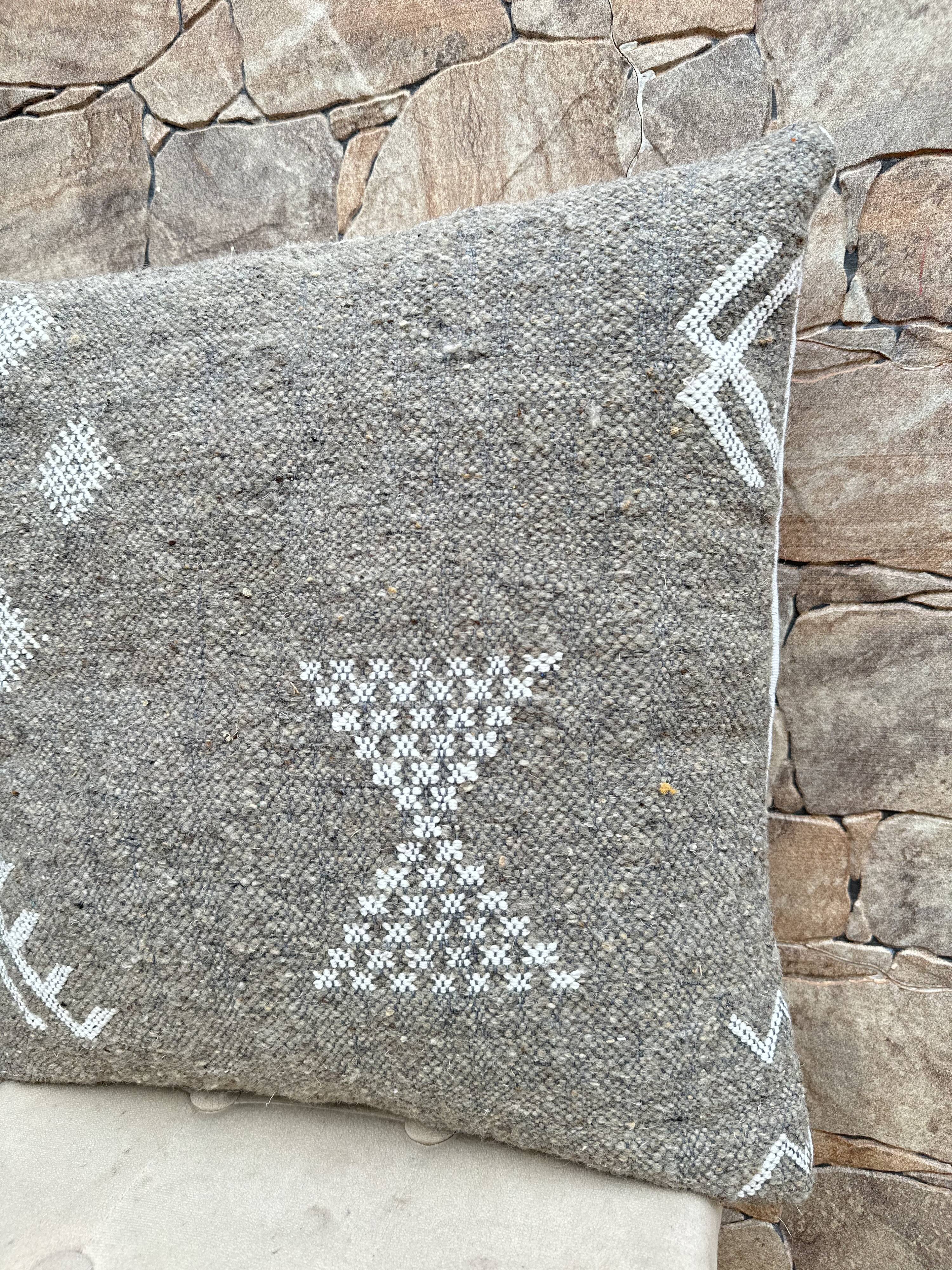 Moroccan kilim cushion cover handmade: Berber wool cushion