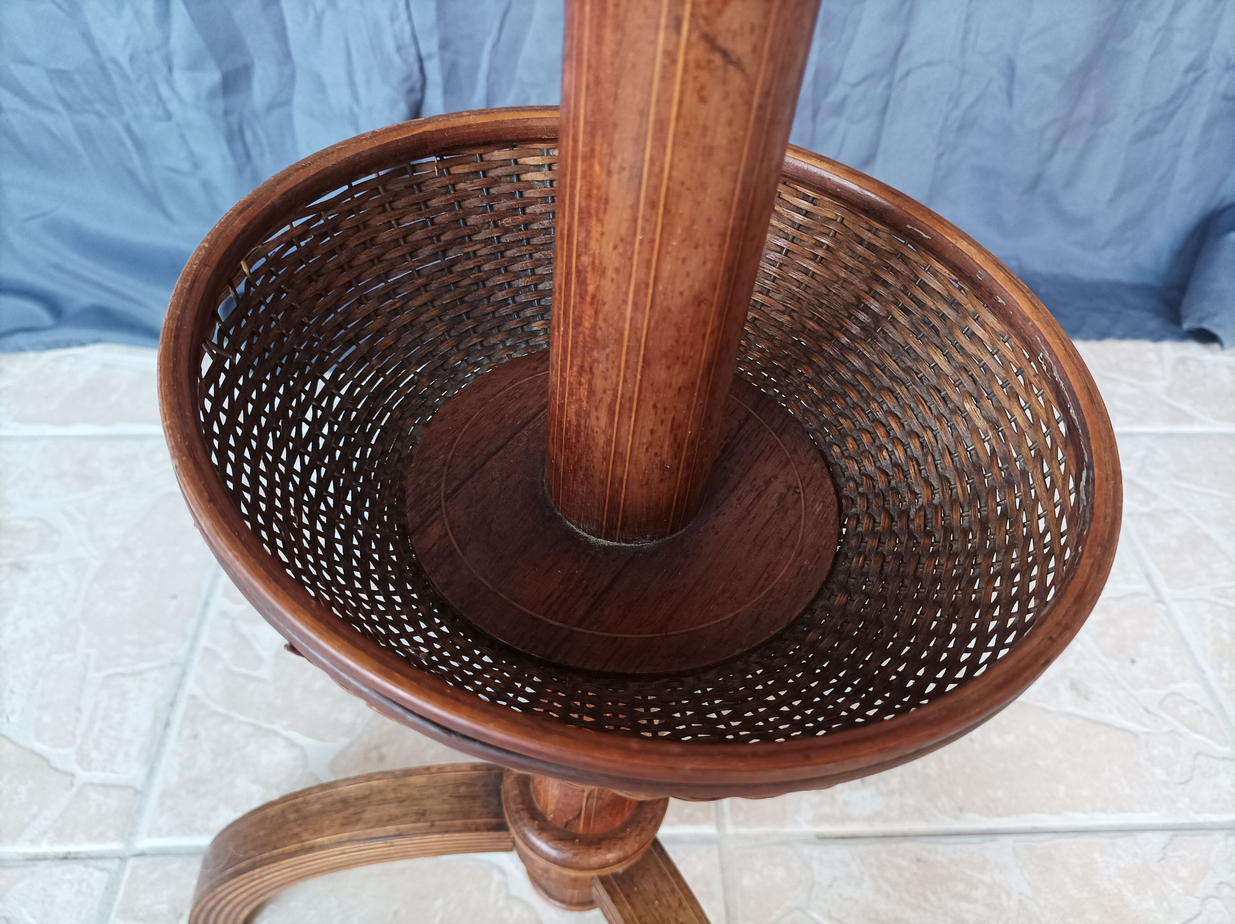 Charles X knitting machine in inlaid rosewood and rattan