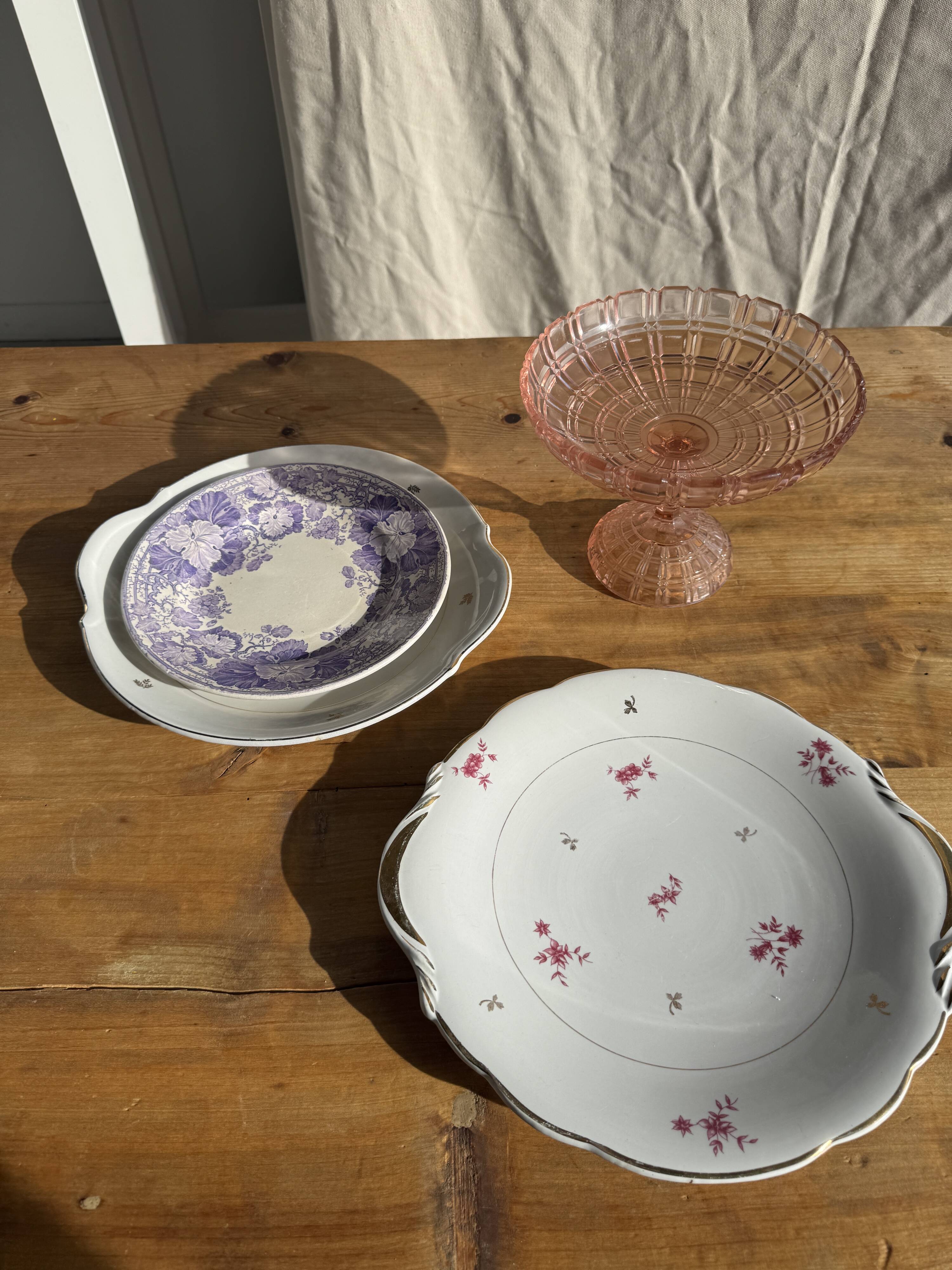 Old pie dish with 2 handles, golden wheat patterns, D28.
