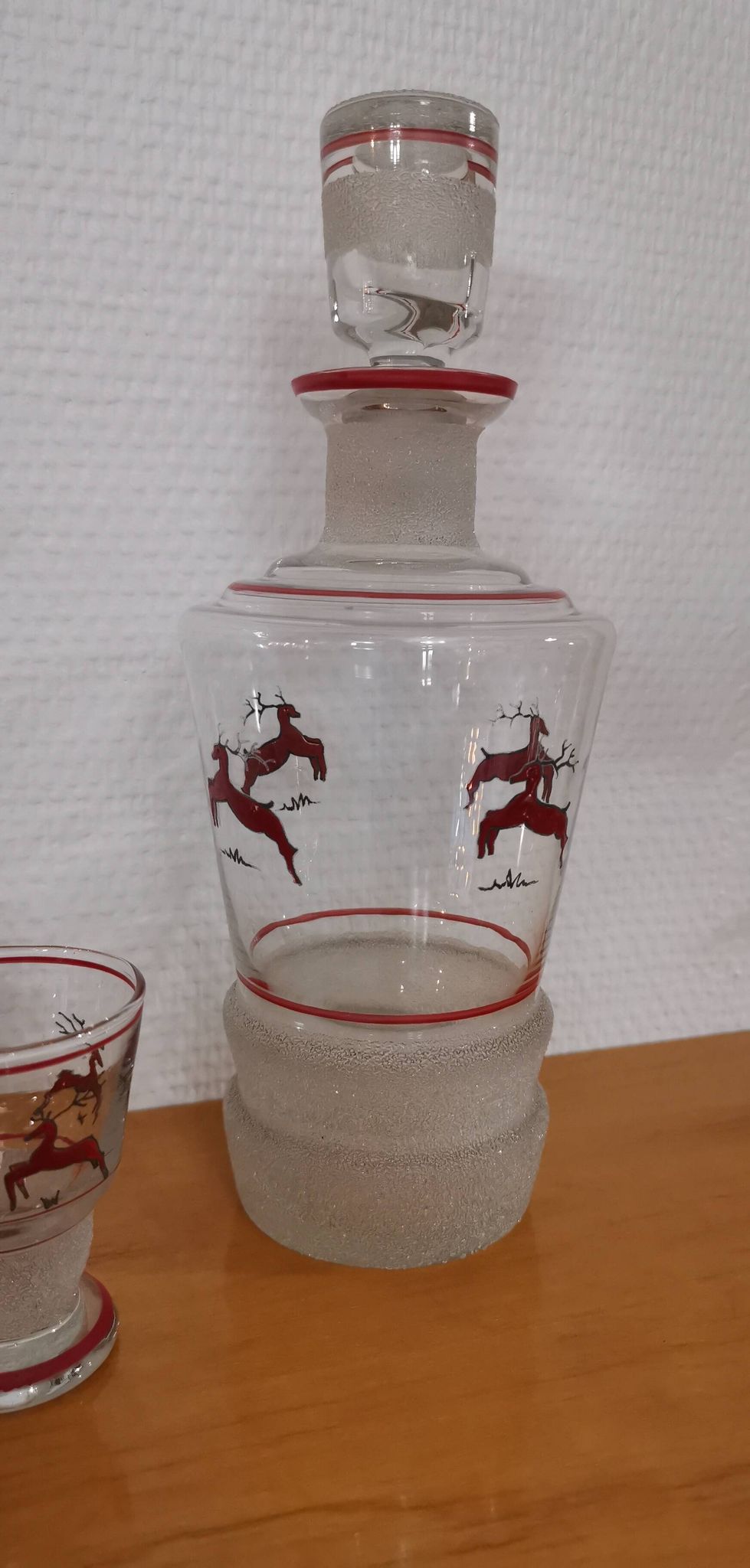 Glasses and carafe decorated with red Christmas reindeer and white granita 60's