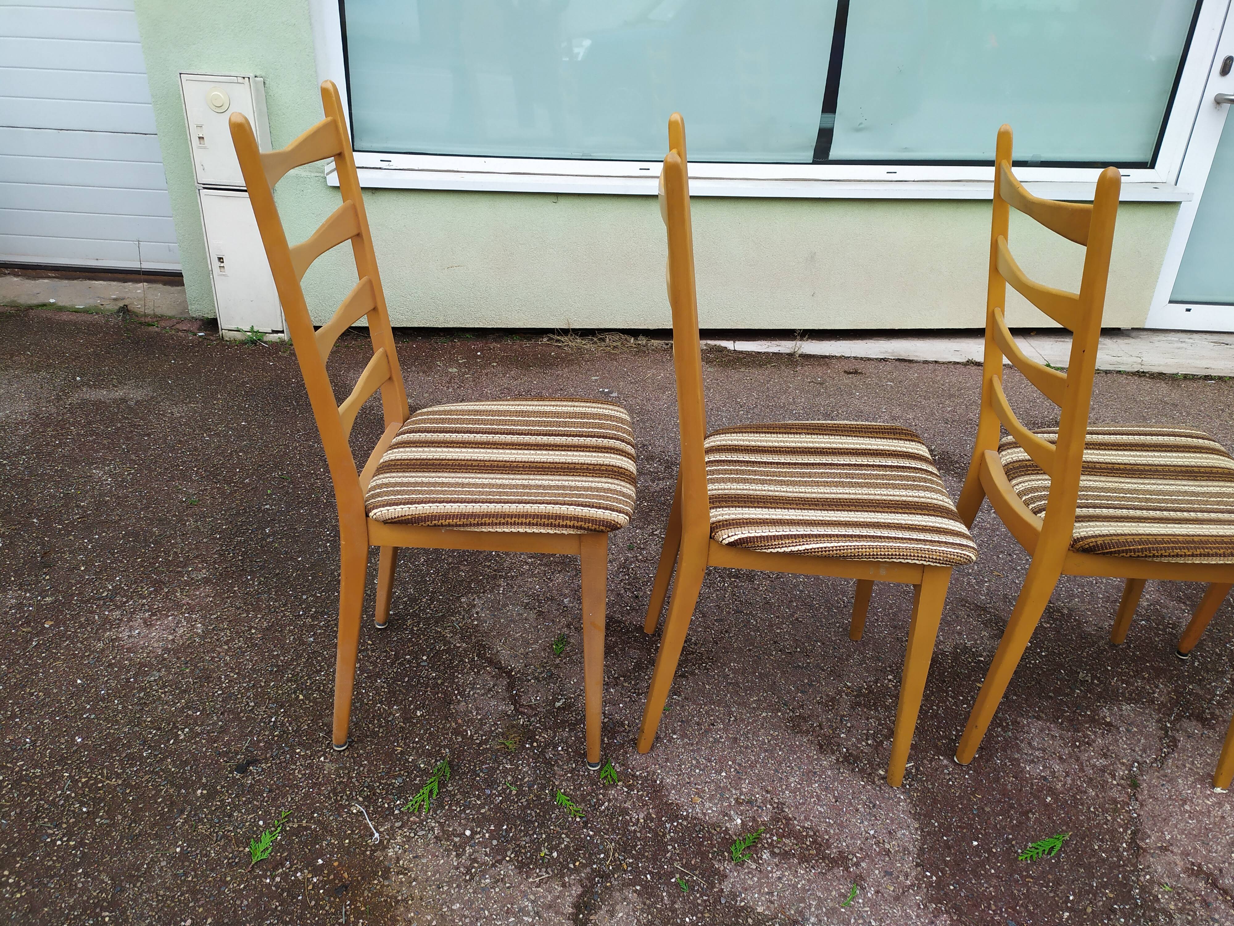 Lot 4 Light wood chairs in vintage Scandinavian fabric