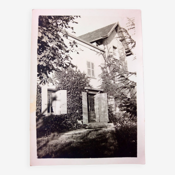 Original photograph from the 40s, black and white, a house