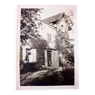 Original photograph from the 40s, black and white, a house