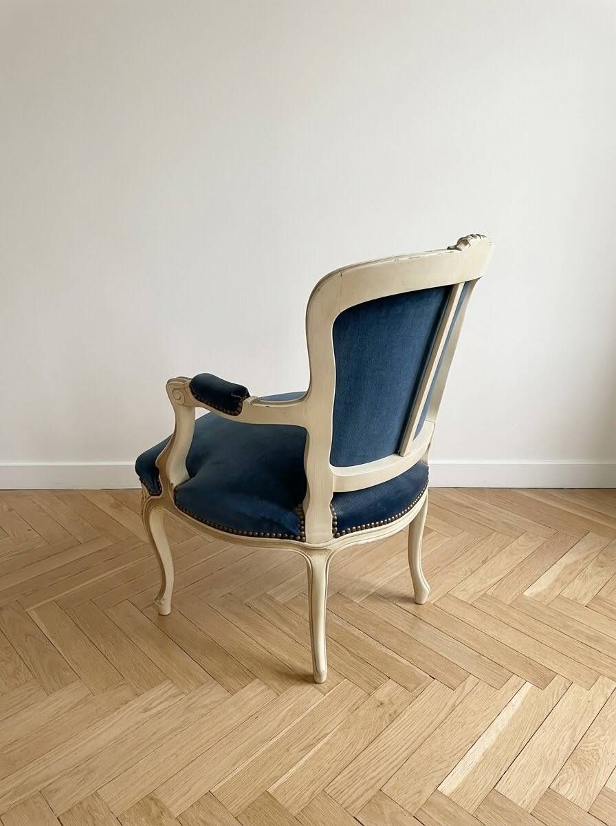 Louis XV cabriolet armchair in blue velvet and patinated wood