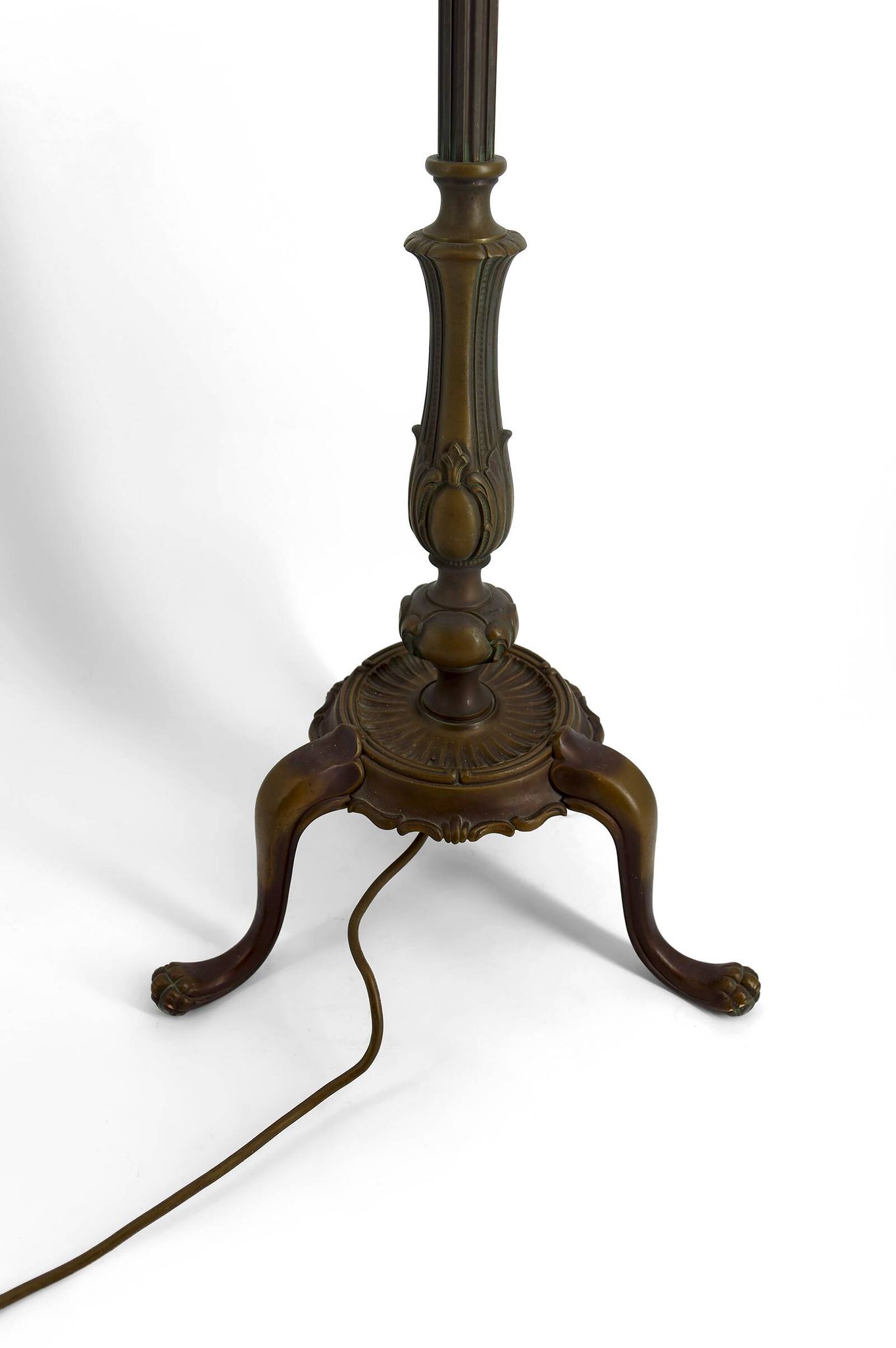 Bronze floor lamp with Tiffany-style stained glass shade – 20th century