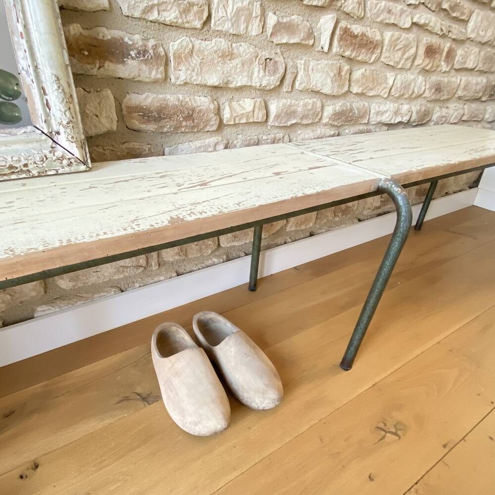 Ancien banc d’école patiné