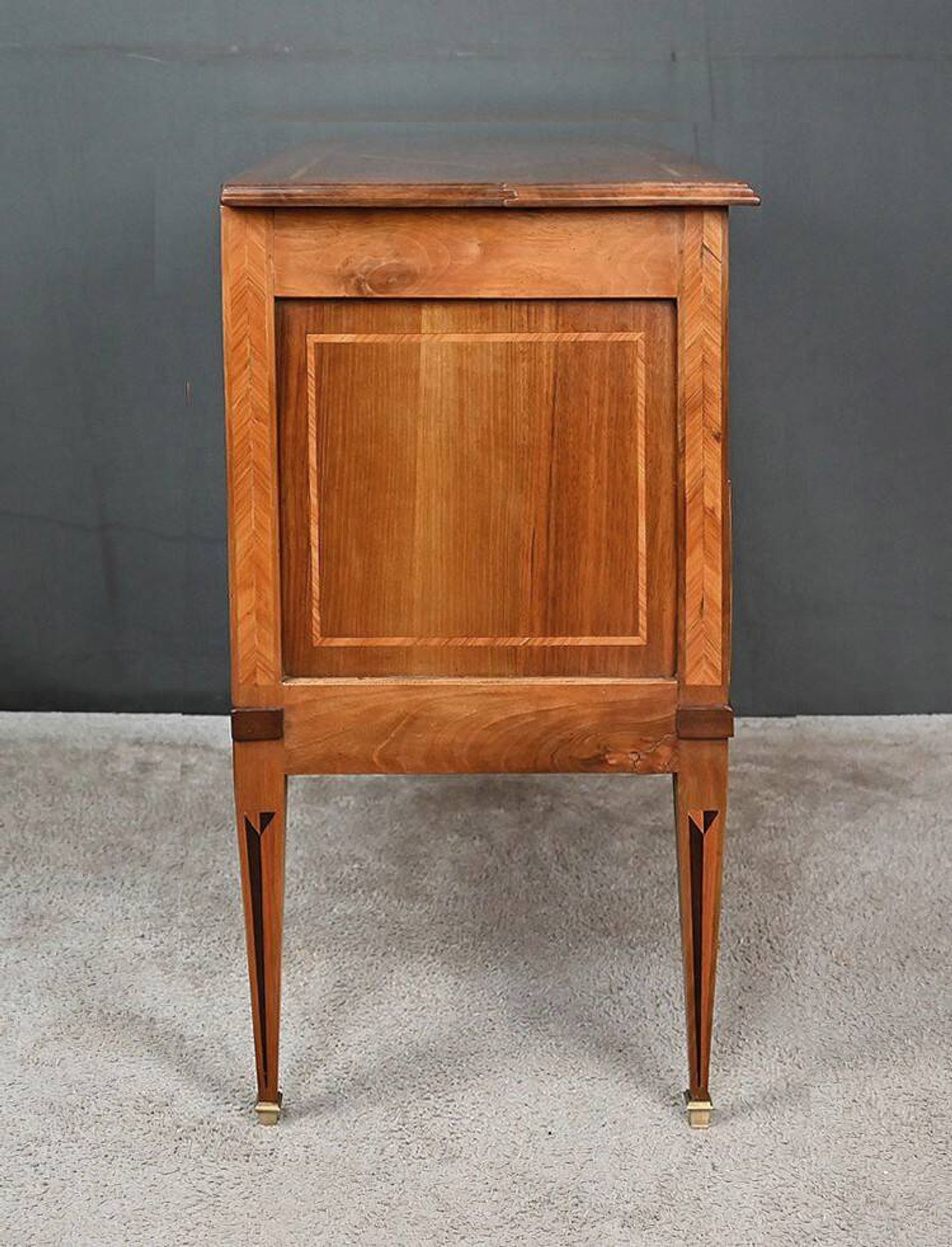 Commode Sauteuse en Marqueterie, Style Louis XVI – 1re partie XXe