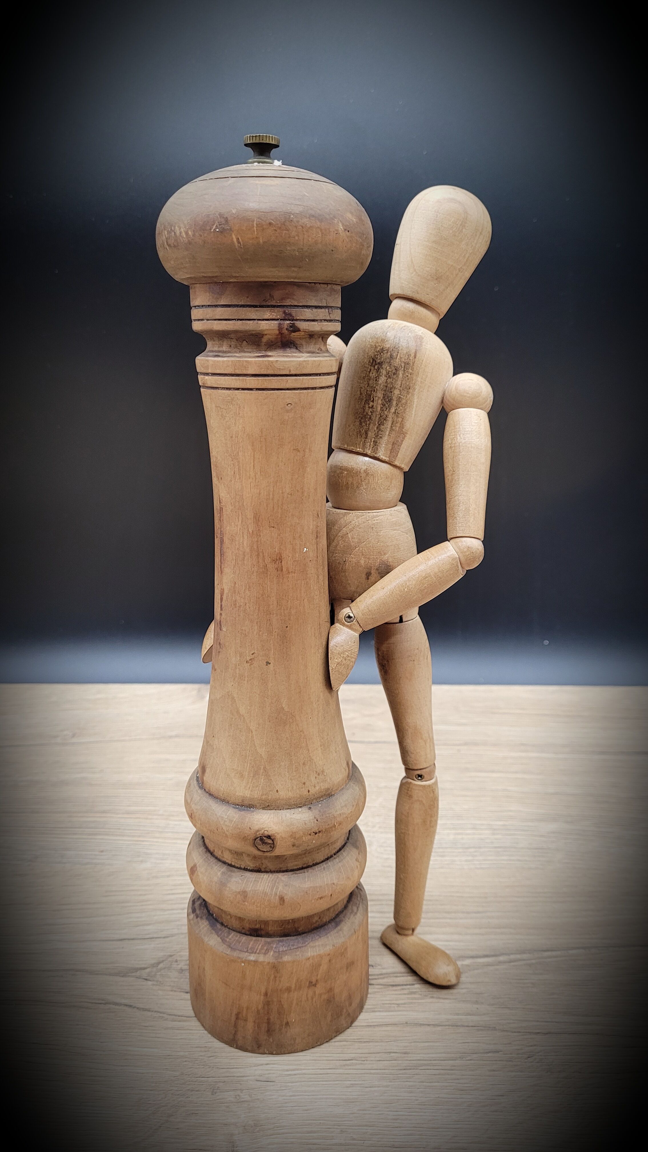 wood pepper mill