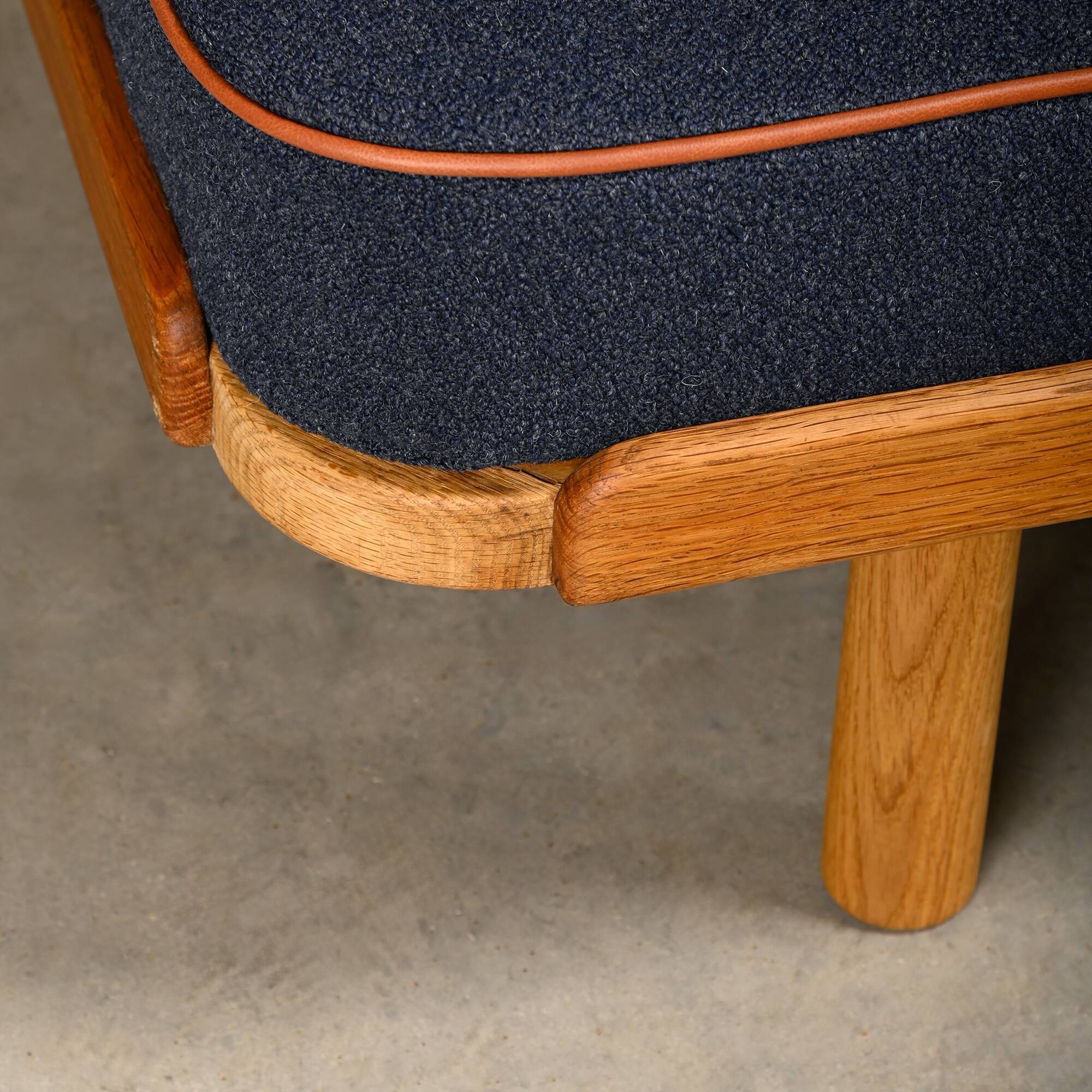 Scandinavian Daybed in Oak and dark Blue bouclé fabric with Leather accents