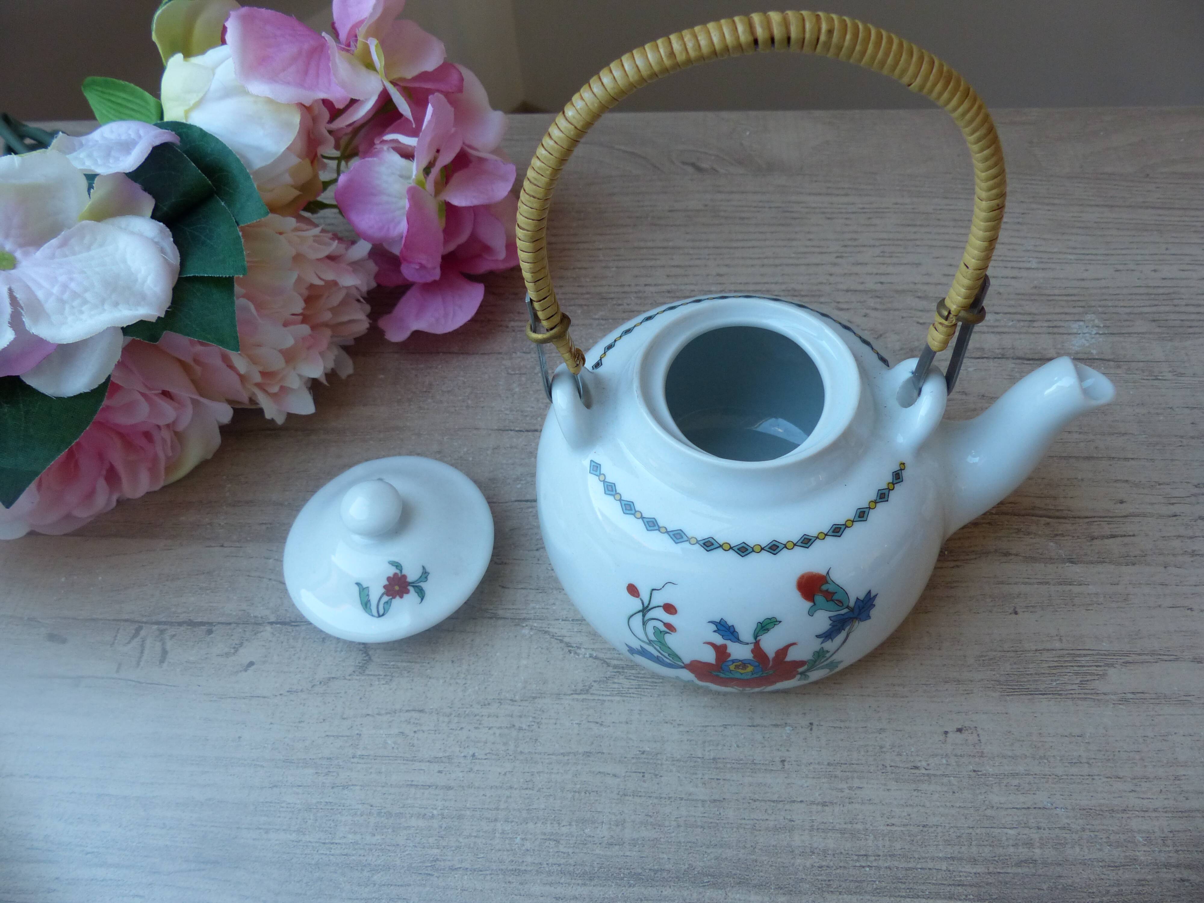 Small Paris porcelain teapot poppy decor Aluminite Frugier Limoges