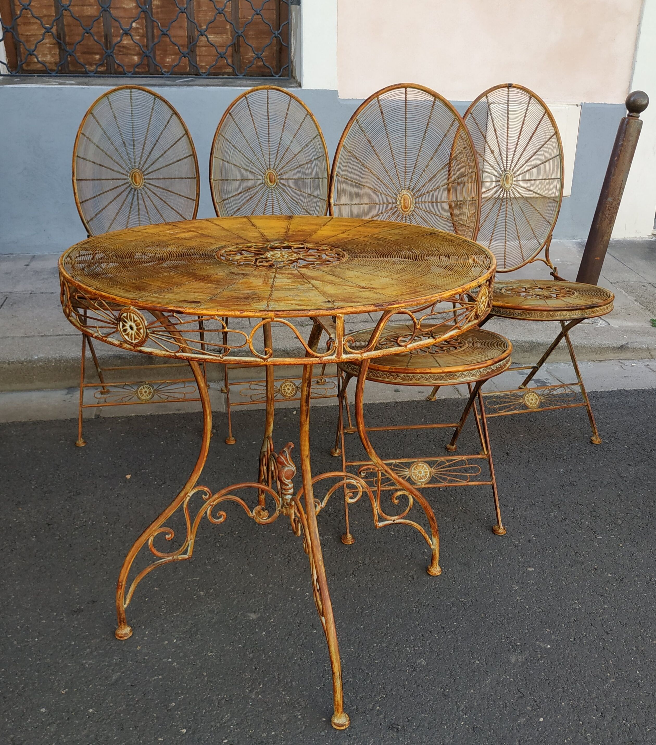 Garden furniture table and 4 folding chairs in patinated iron