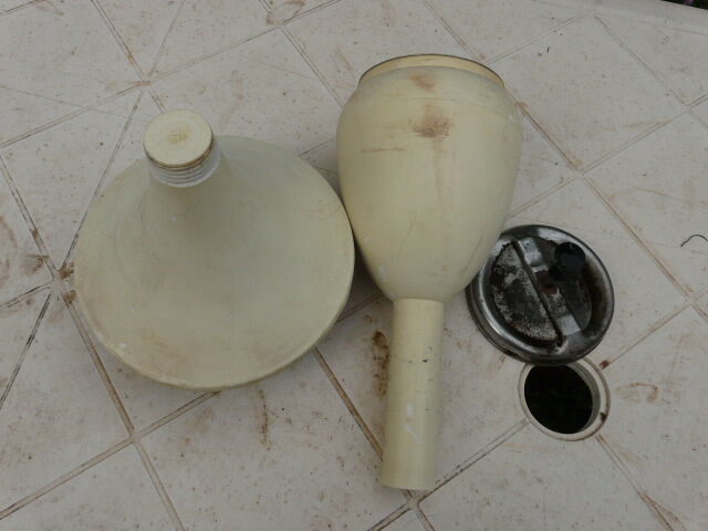 Tulip and culbuto standing ashtray