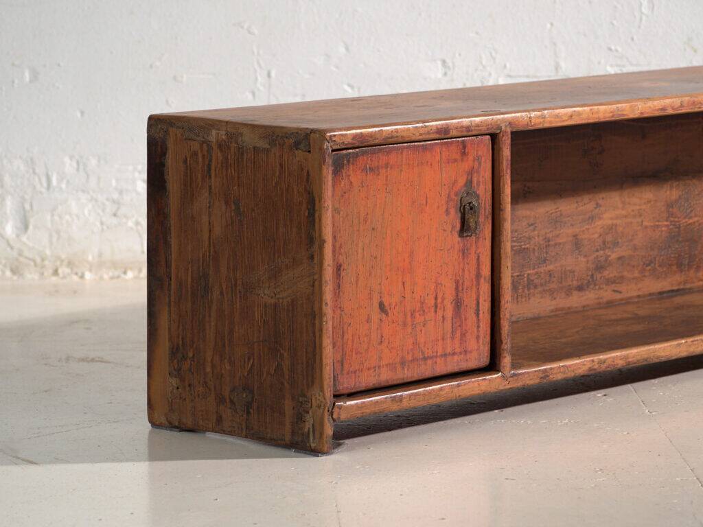 Meuble bas ancien en bois d’orme – Chine, vers 1900