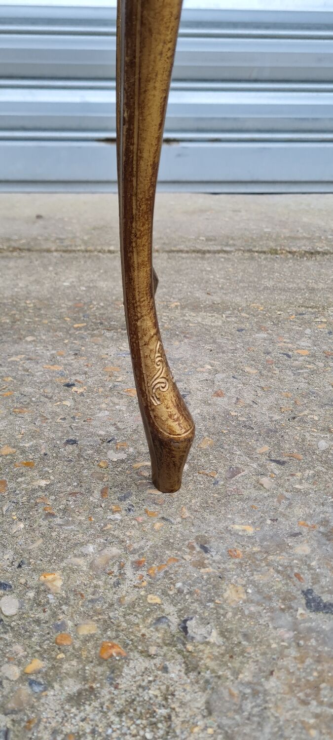 Venetian nesting table