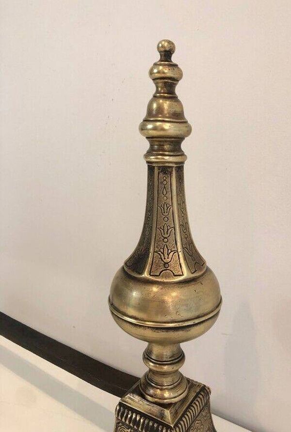 Paire de chenets en bronze ciselé et fer forgé de style Louis XVI