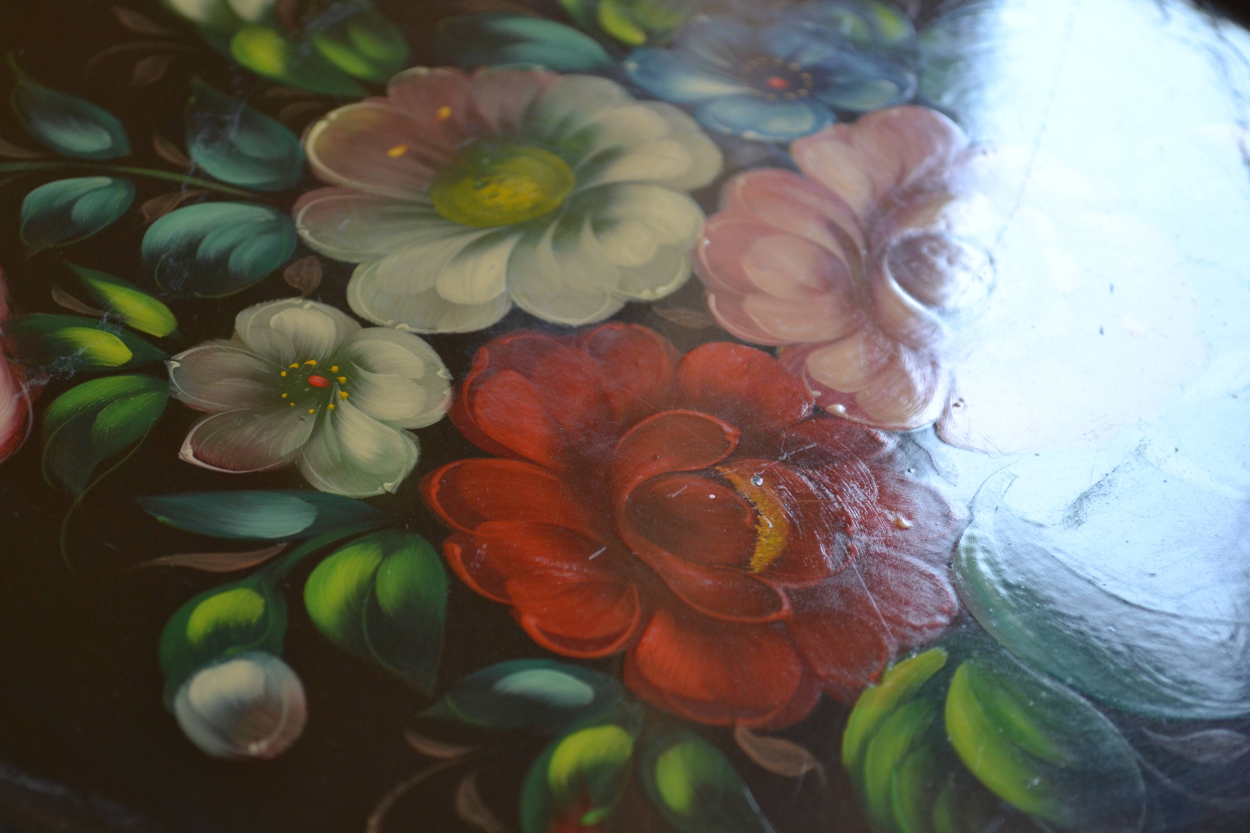 Vintage Russian metal plate with hand-painted floral decoration D 32 cm