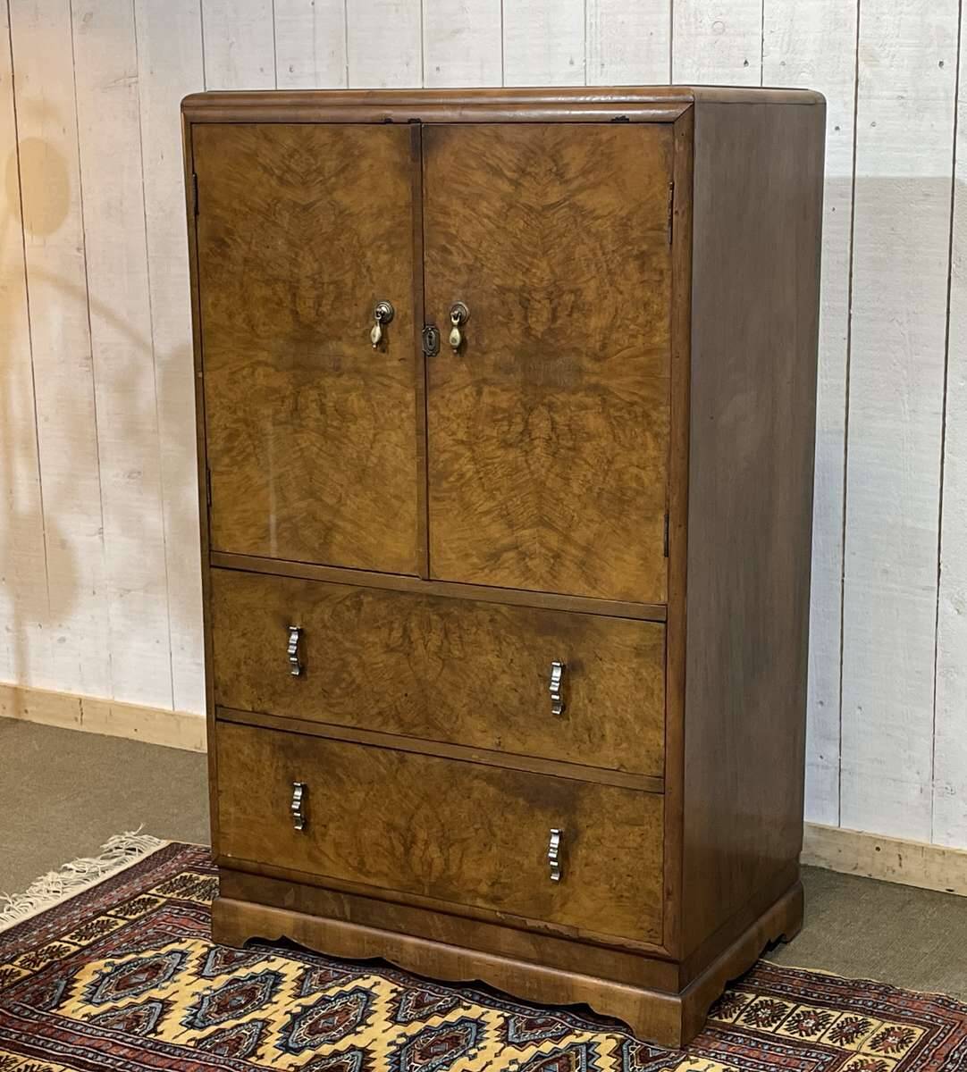 1950s English sideboard with drawers, Art Deco style, in walnut burl.