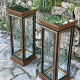 Pair of display cases in magnifying glass and black & gold lacquer, 20th century period