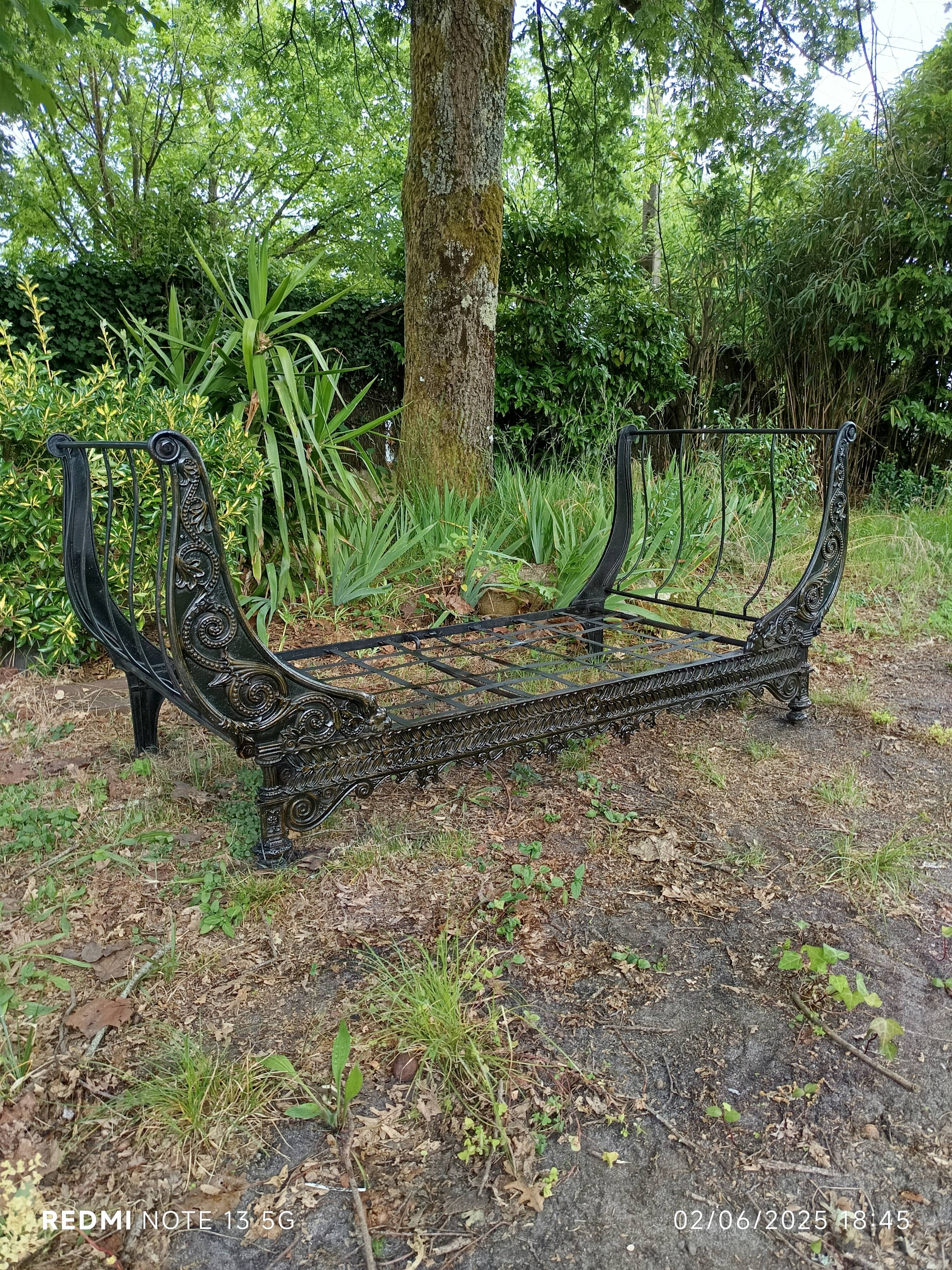rare Napoleon III cast iron and wrought iron sofa bed, 19th century