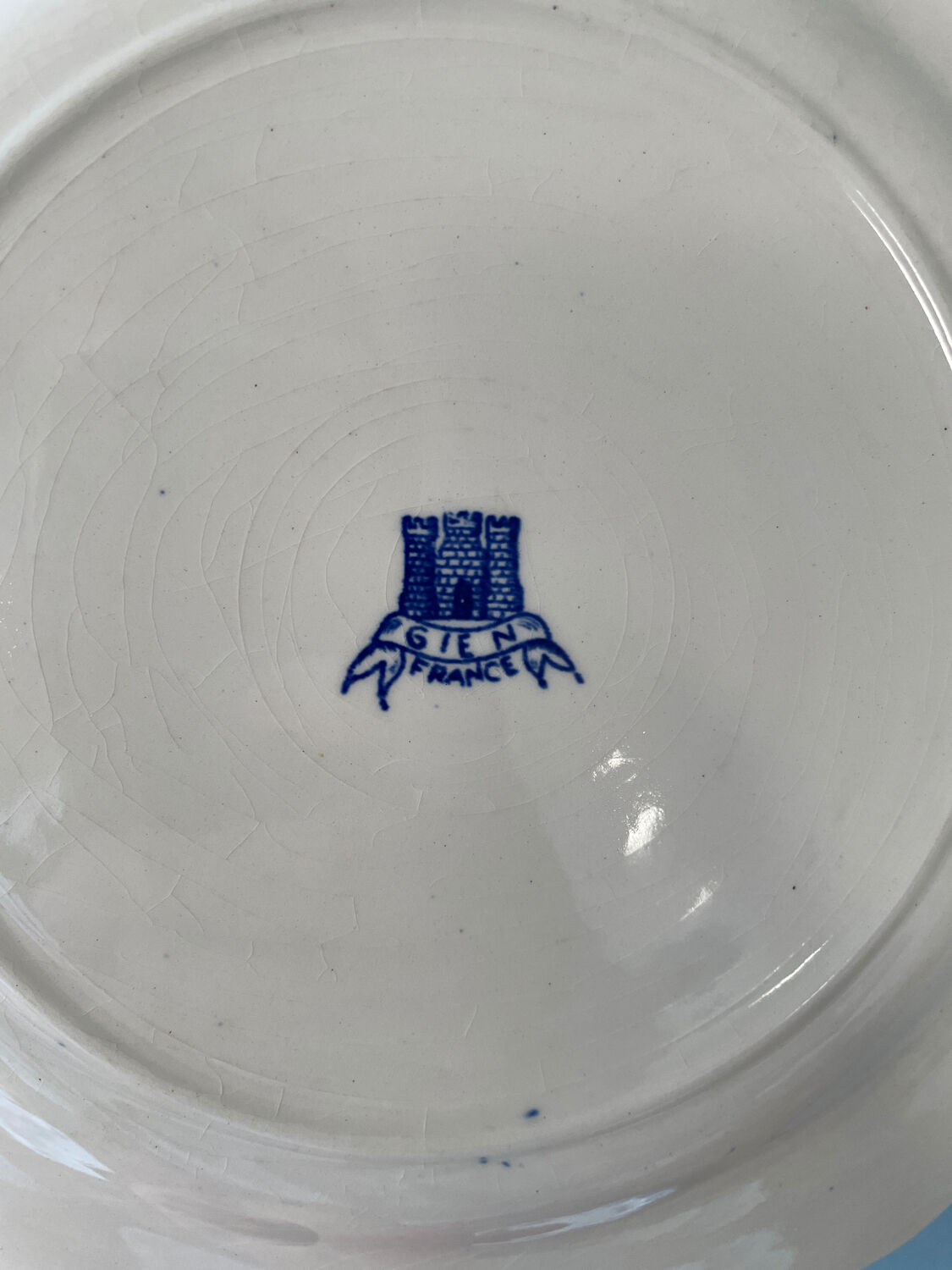 Set of 7 flat plates in Gien earthenware, Delft décor