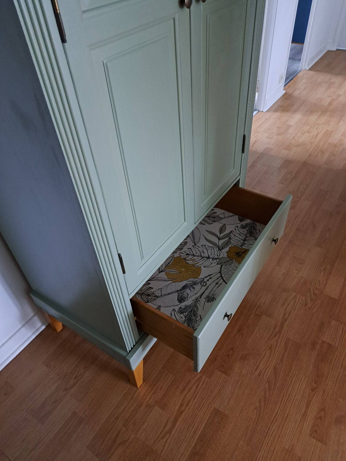 Rød Sødgren forest green cabinet