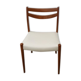 Chaise de type scandinave
