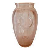 Vase Art Déco en verre moulé rose