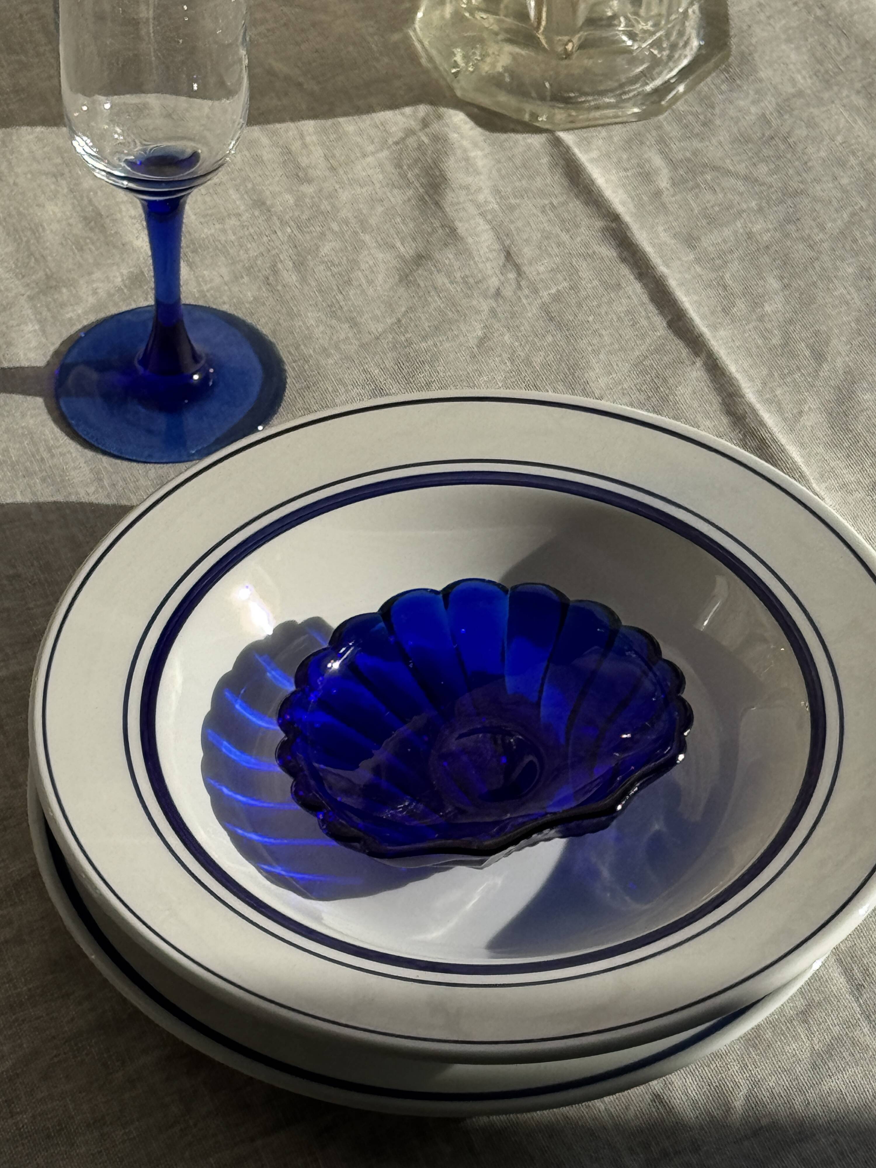 Set of 4 Italian deep plates Ceramica Quadrifoglio with blue rim D22