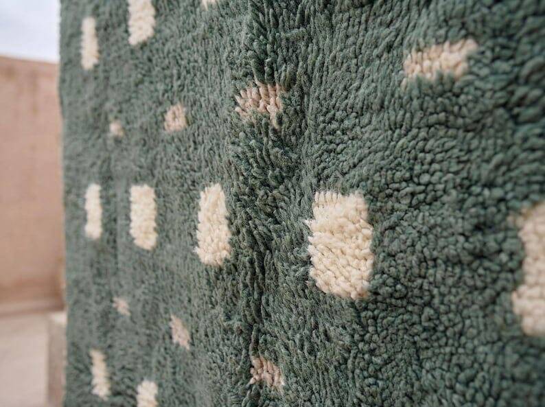Handmade green and white Atlas Moroccan rug, size 1.4/2.6 m.