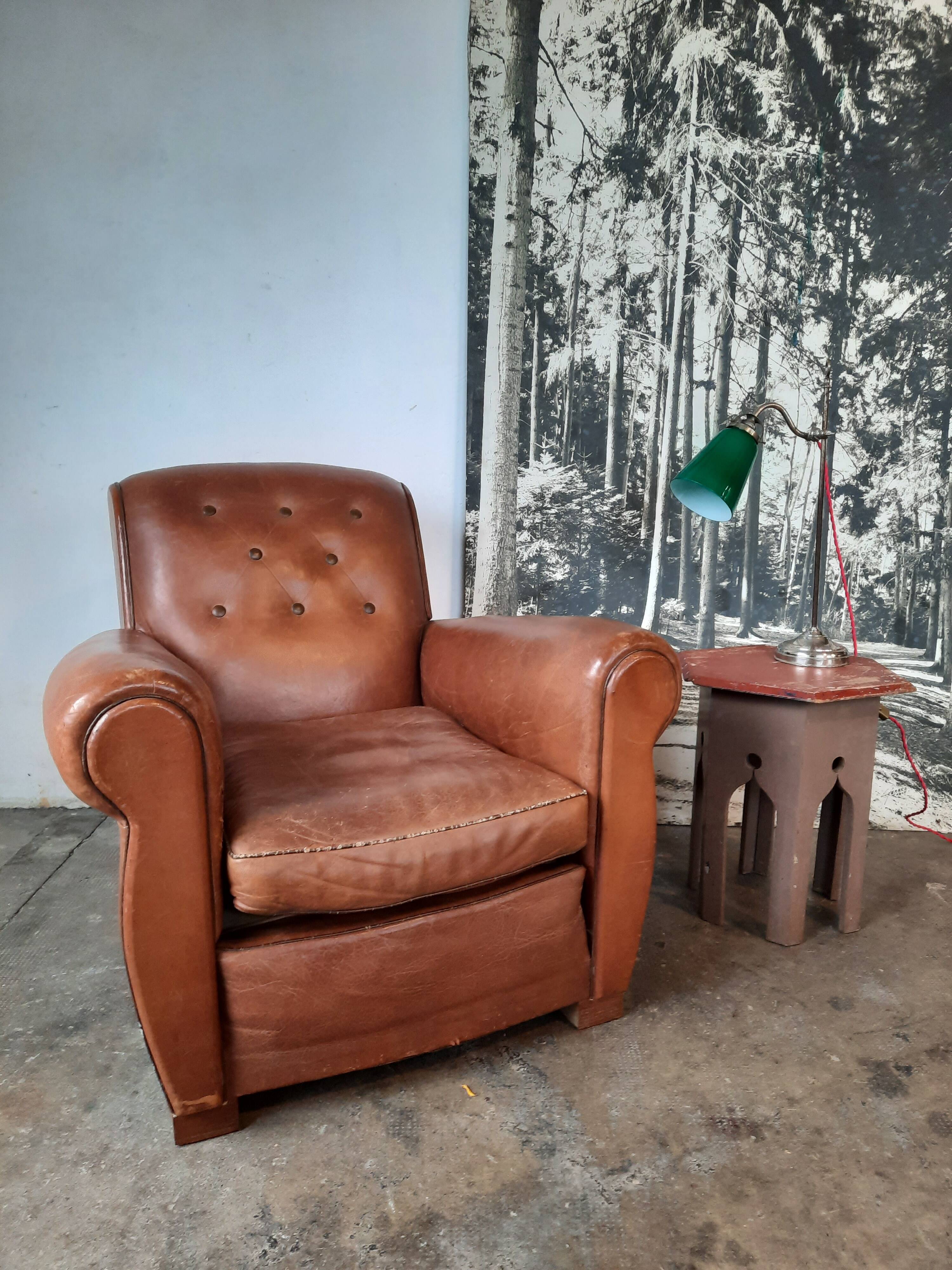 Ancien fauteuil club en cuir, vers 1940 style art déco