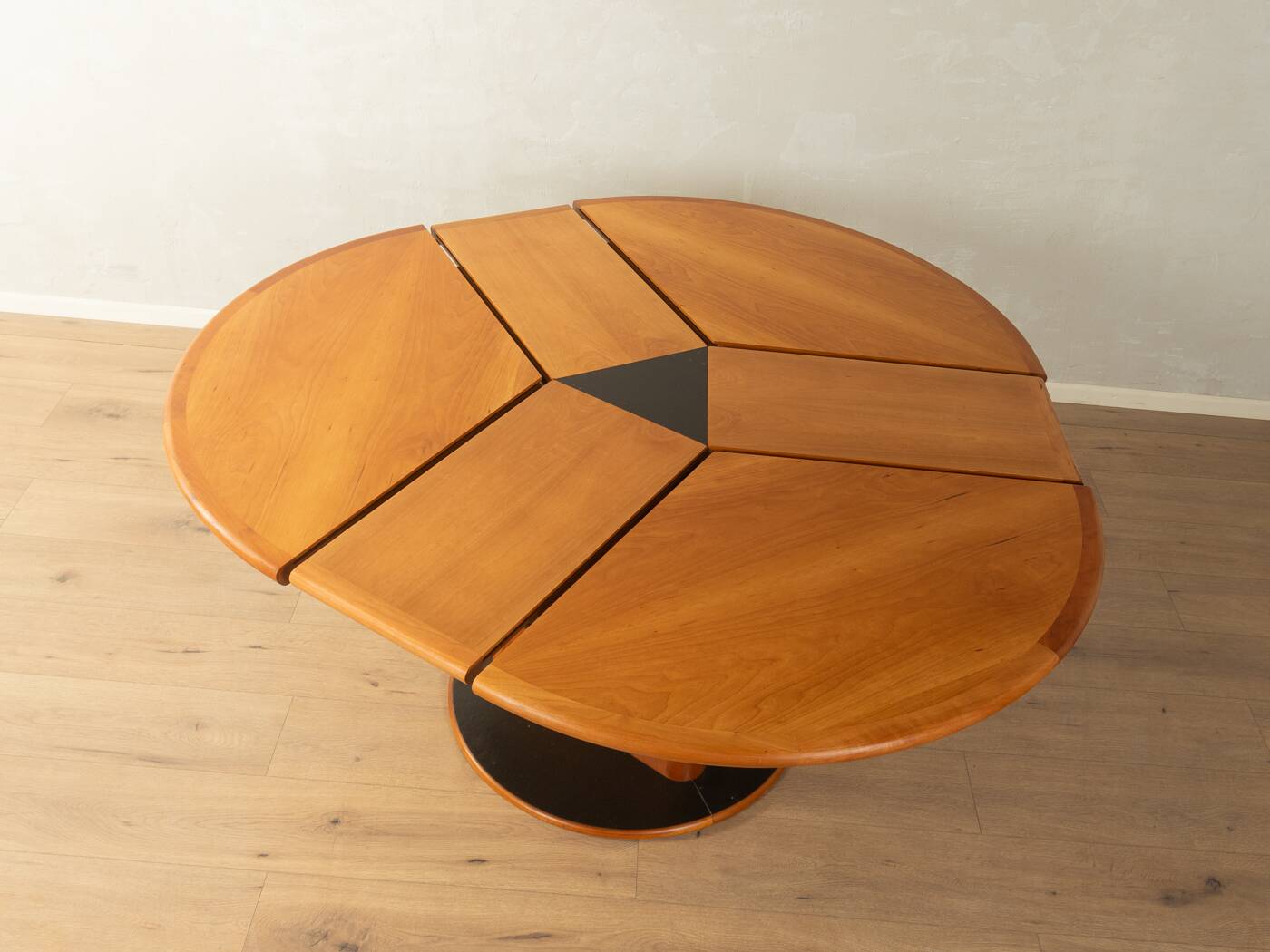 Unique dining table, Skovby