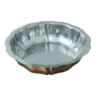 Round stainless steel dish