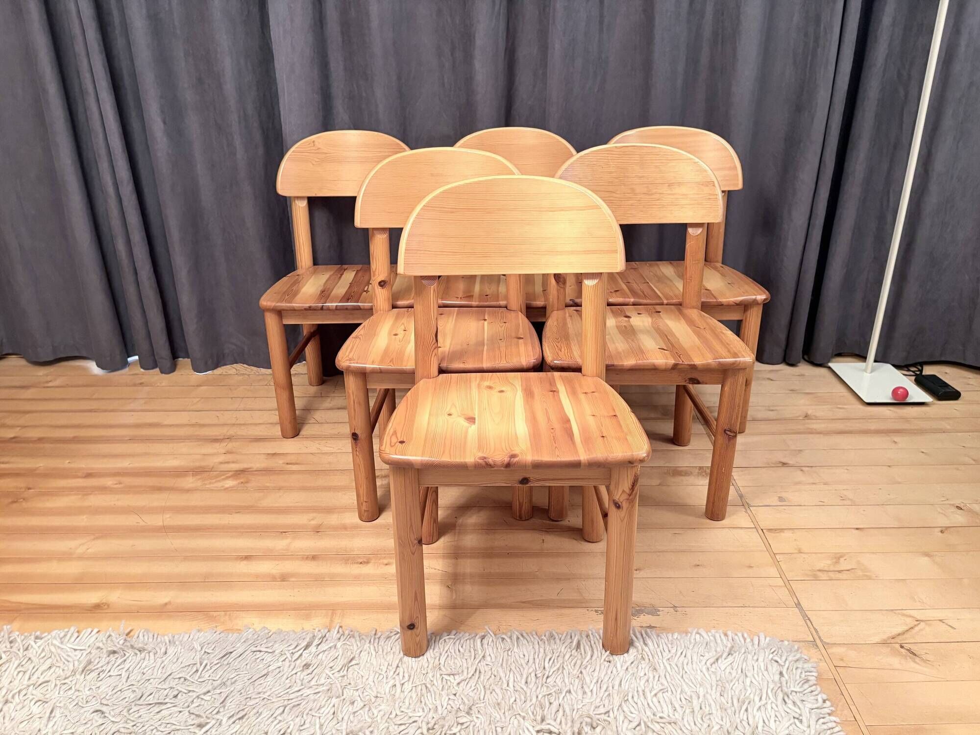 Ensemble de six chaises conçues par Rainer Daumiller, Hirtshals Savvaerk, Danemark.