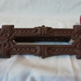 Cast-iron mailbox façade with fastening