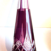 Carafe cristal Baccarat Saint-Louis, modèle Massenet ciselée violette et blanche