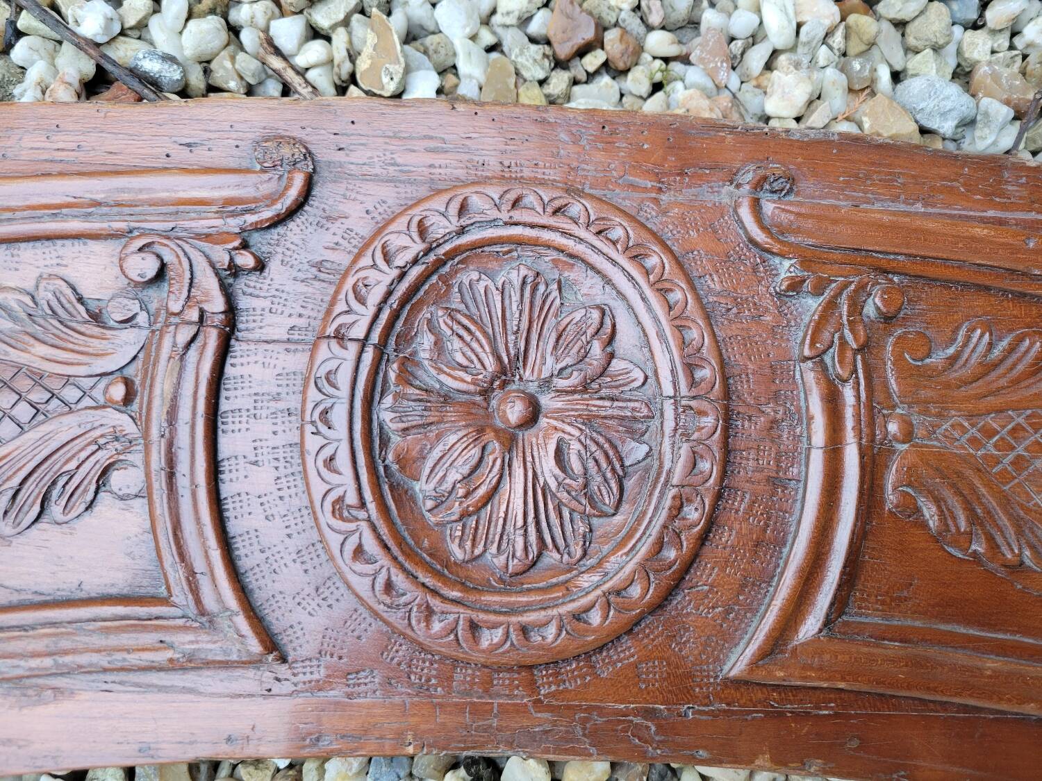 Cornice fronton in cherry wood around 1800