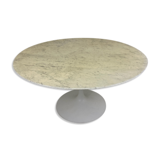 Table Knoll Saarinen 137
