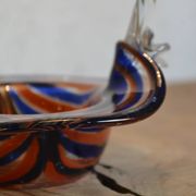 Panier bleu et rouge