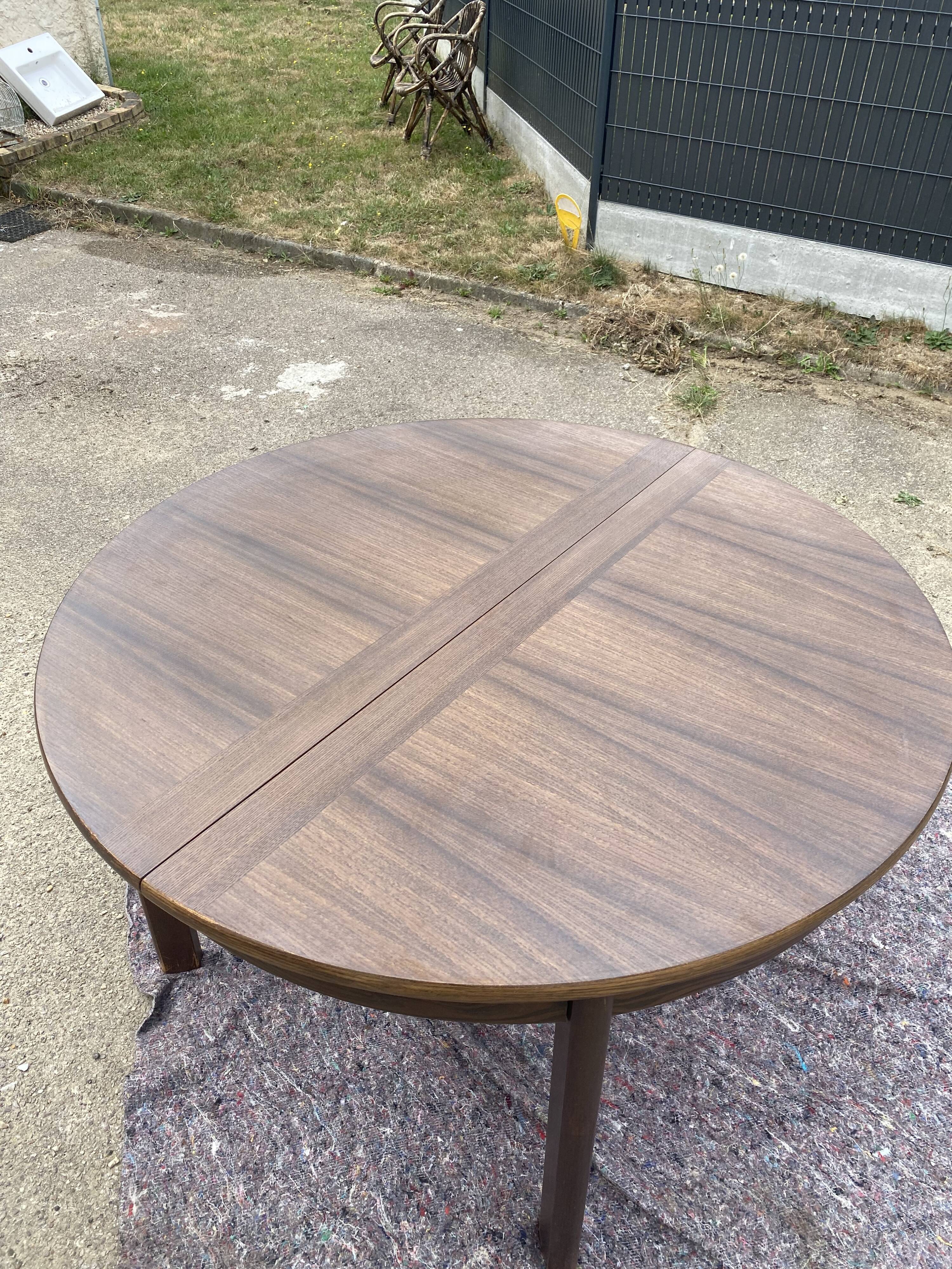 Vintage extendable dining table