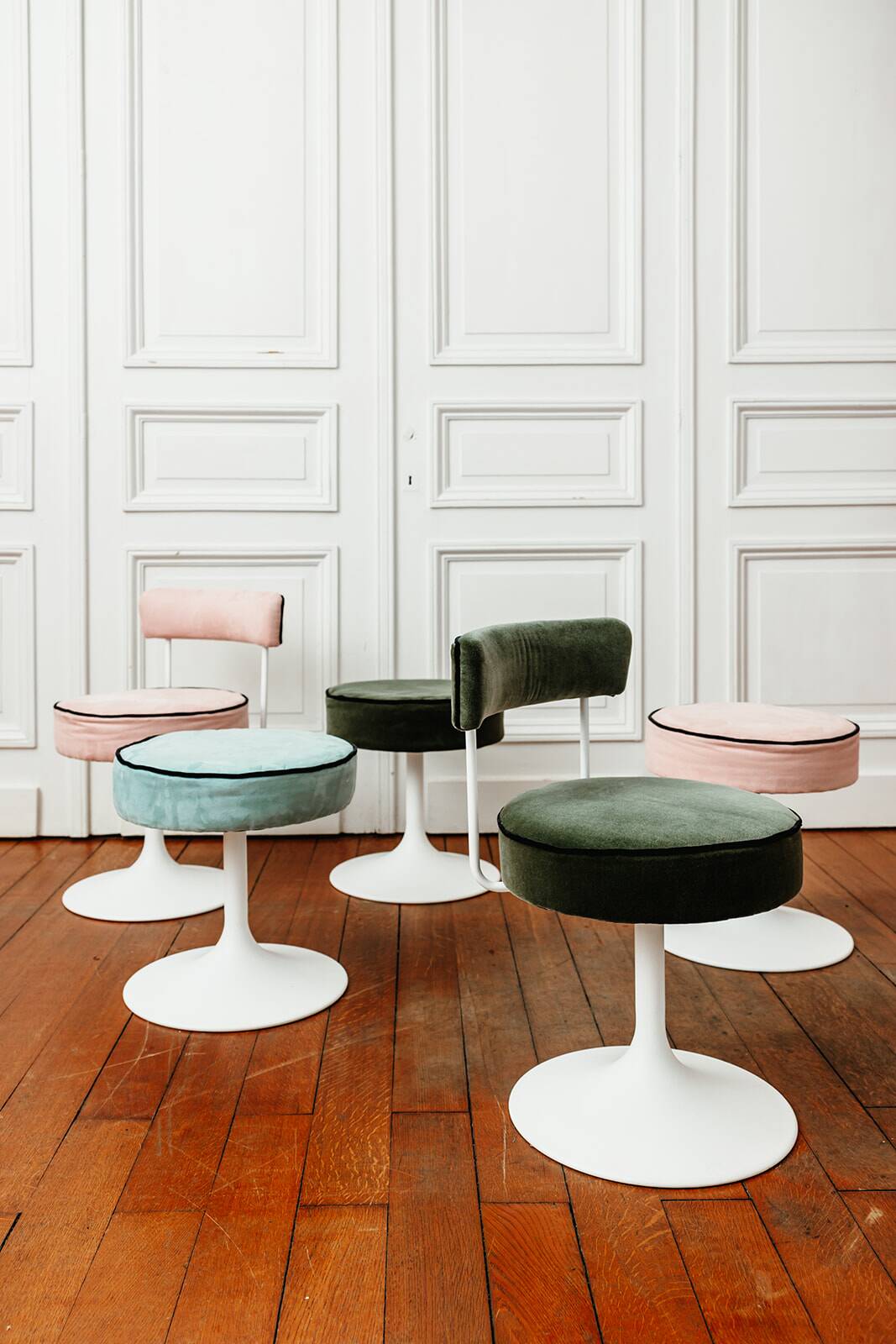 Set of tulip stools and chairs, 1960