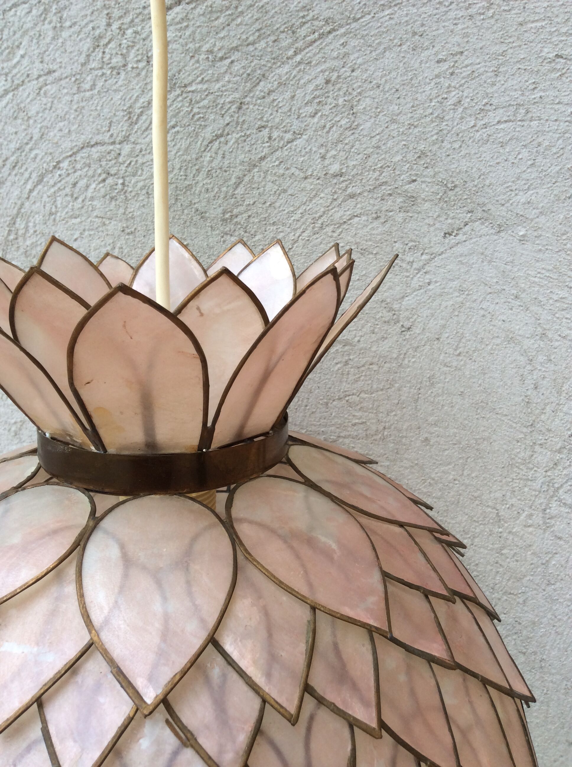 Mother-of-pearl and brass vintage lotus flower-shaped suspension