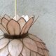Suspension nacre et laiton forme fleur de lotus vintage