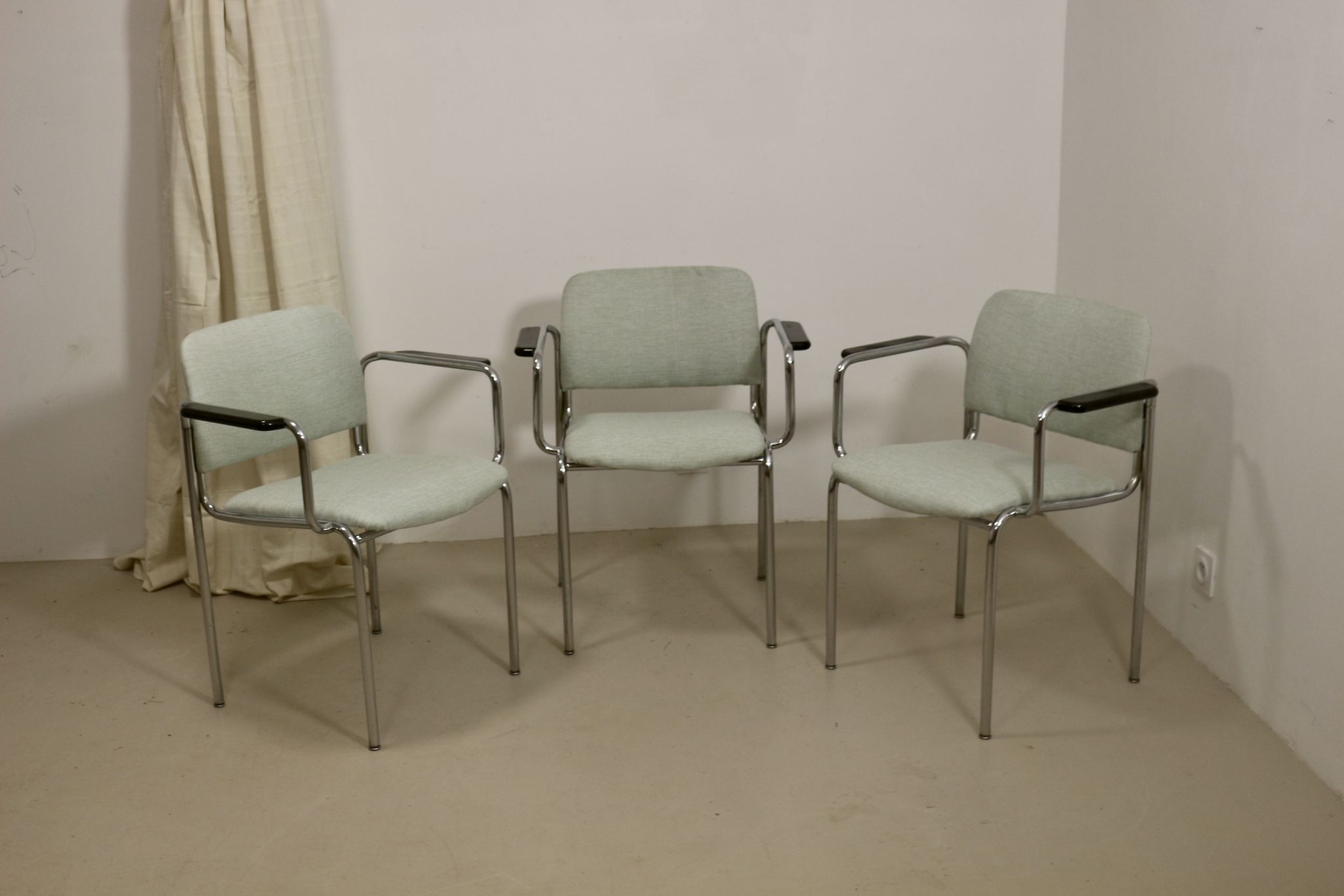 Set de 3 de chaises tubulaires en acier chromé, datant de 1970.Ref Amanda