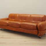 Red leather sofa, Italian design, 1970s, production: Italy