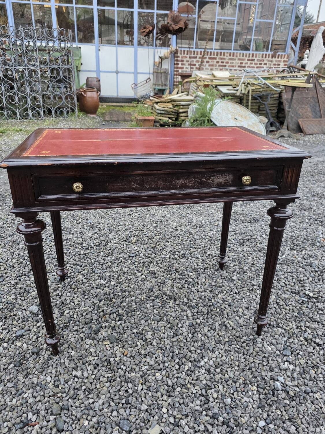 Bureau plat en acajou du XXe