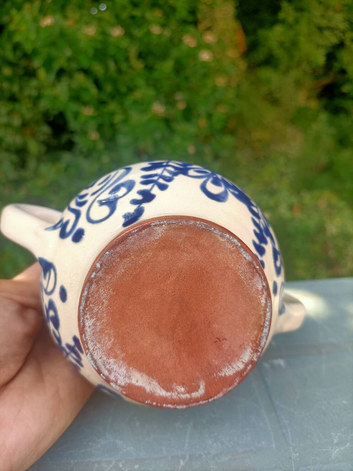 Small outdoor vase with handles