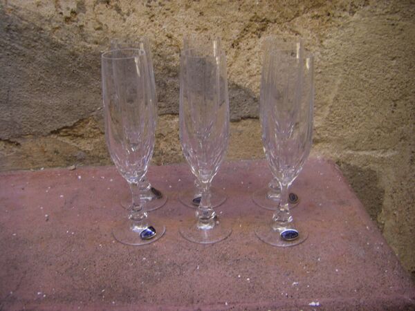 Série de six flûtes à champagne en cristal