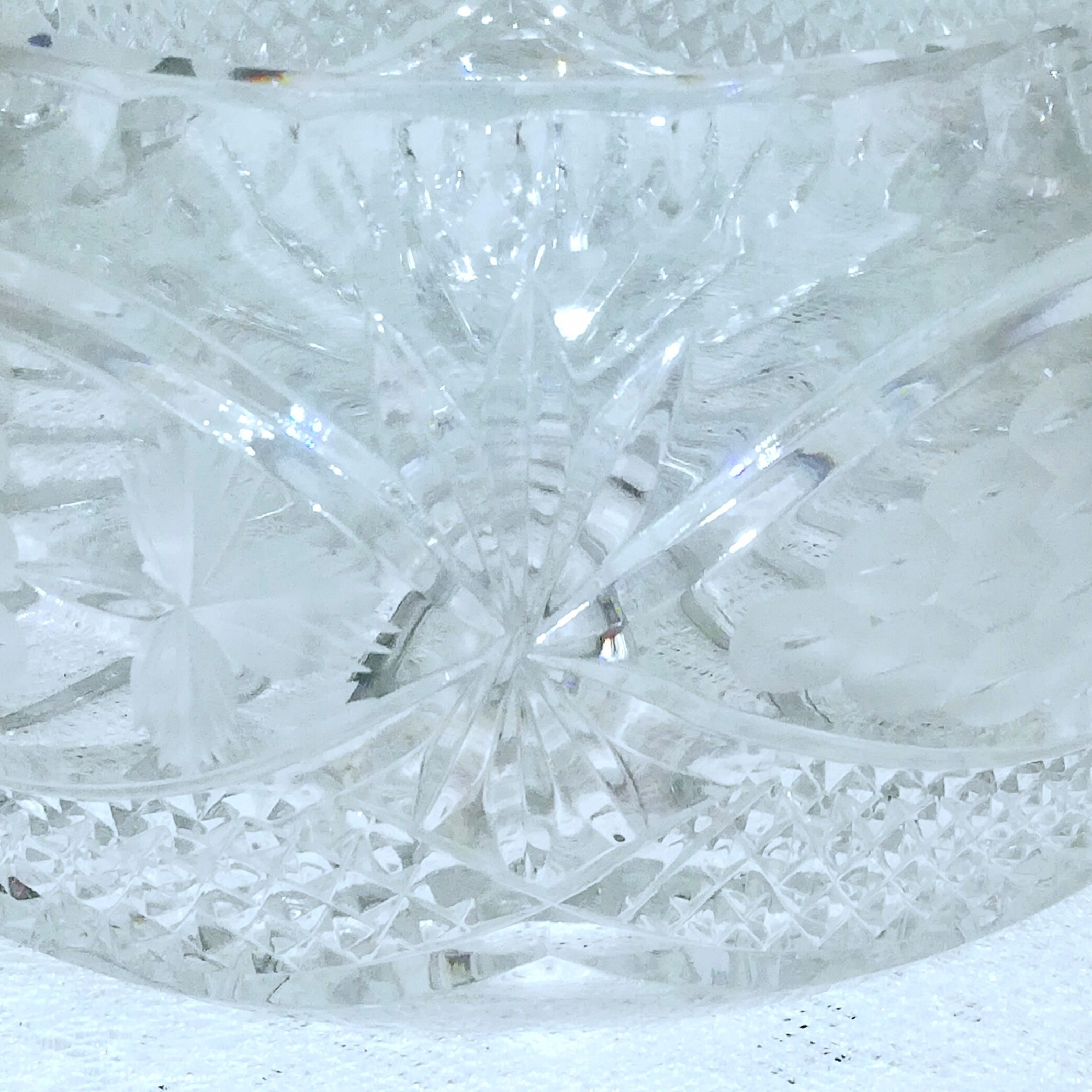 Salad bowl in cut and chiseled crystal