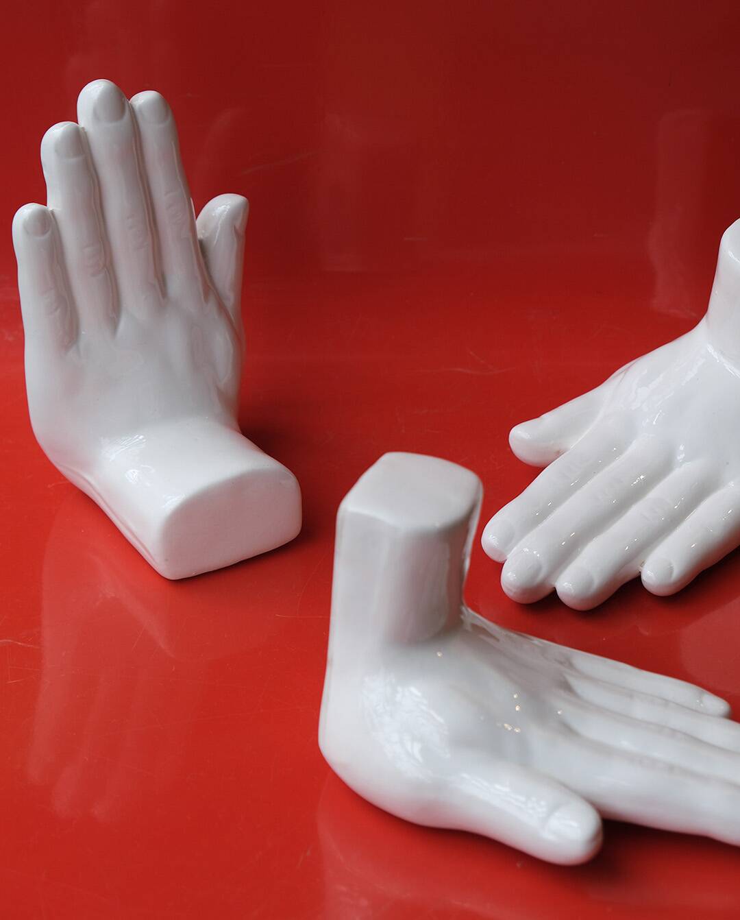 Ceramic bookends in the shape of hands x3, Holland, 1980s